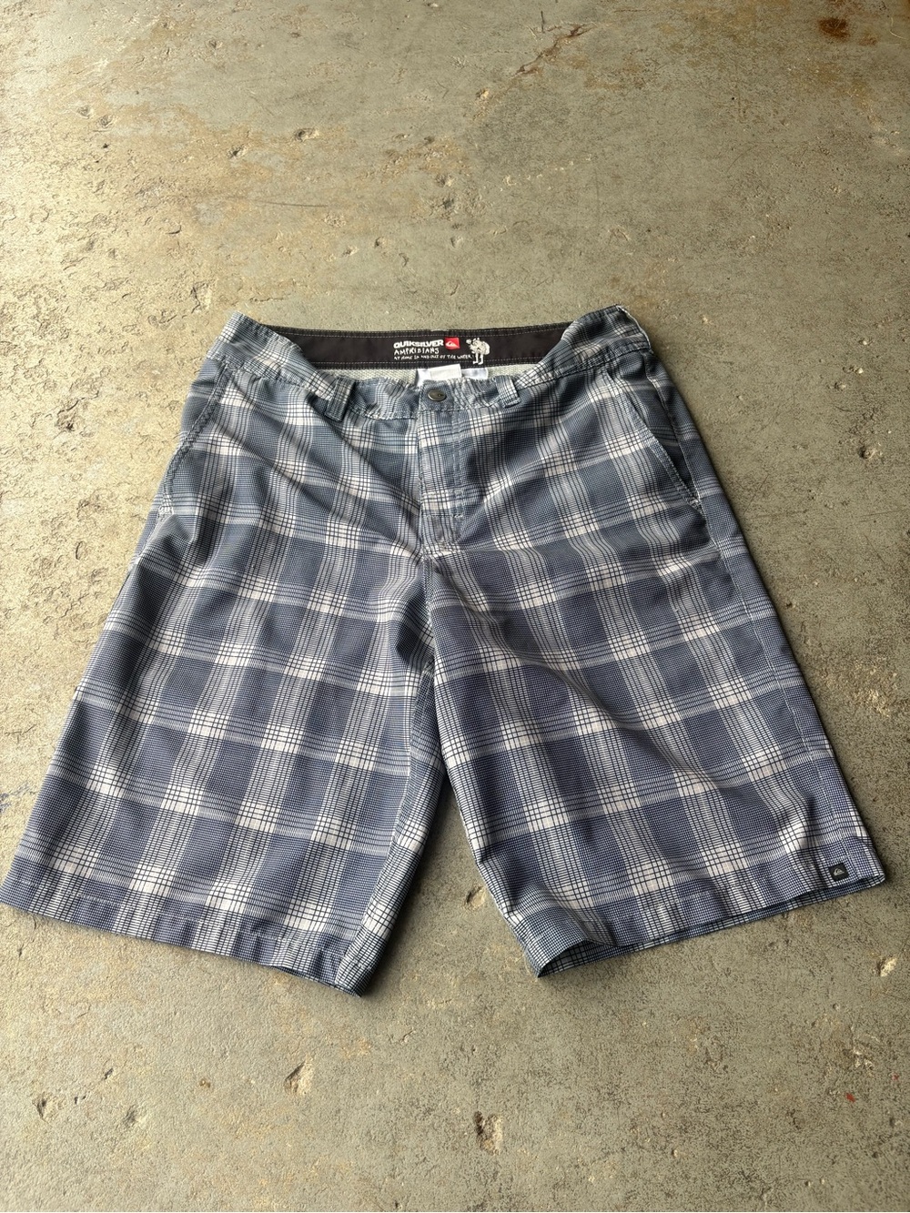 Y2K Quiksilver Amphibian Men's Black and Grey Plaid Stretch Board Shorts